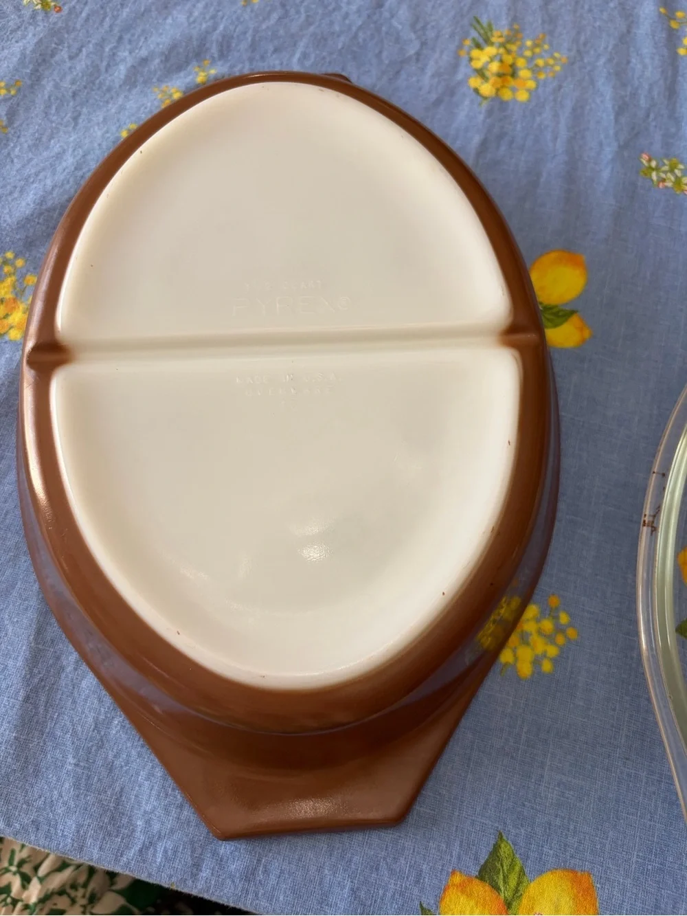 Pyrex Brown Glass Casserole Dish with Clear Lid vintage - Picture 8 of 11